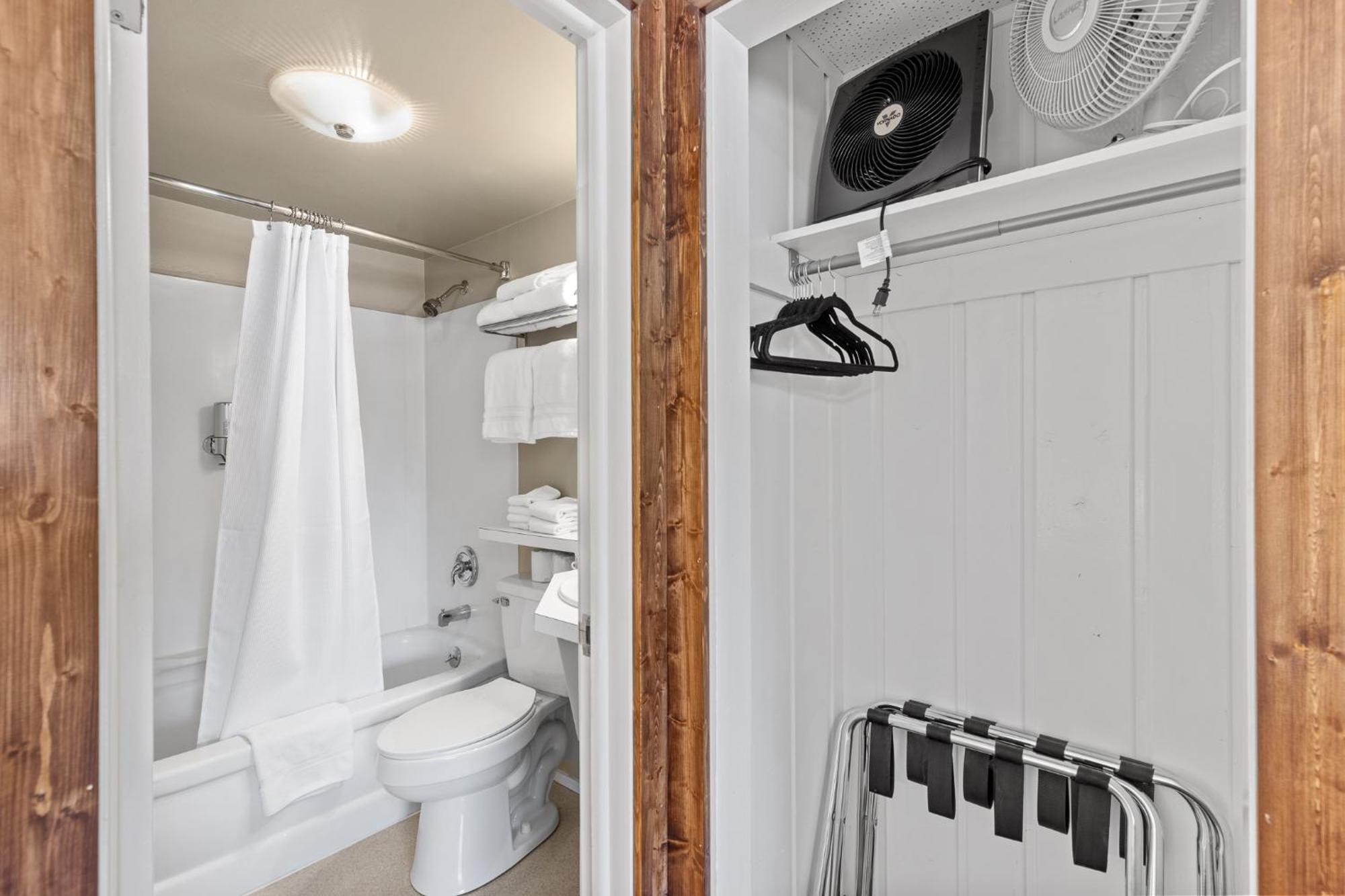 Lazy Duck Inn West Yellowstone Extérieur photo